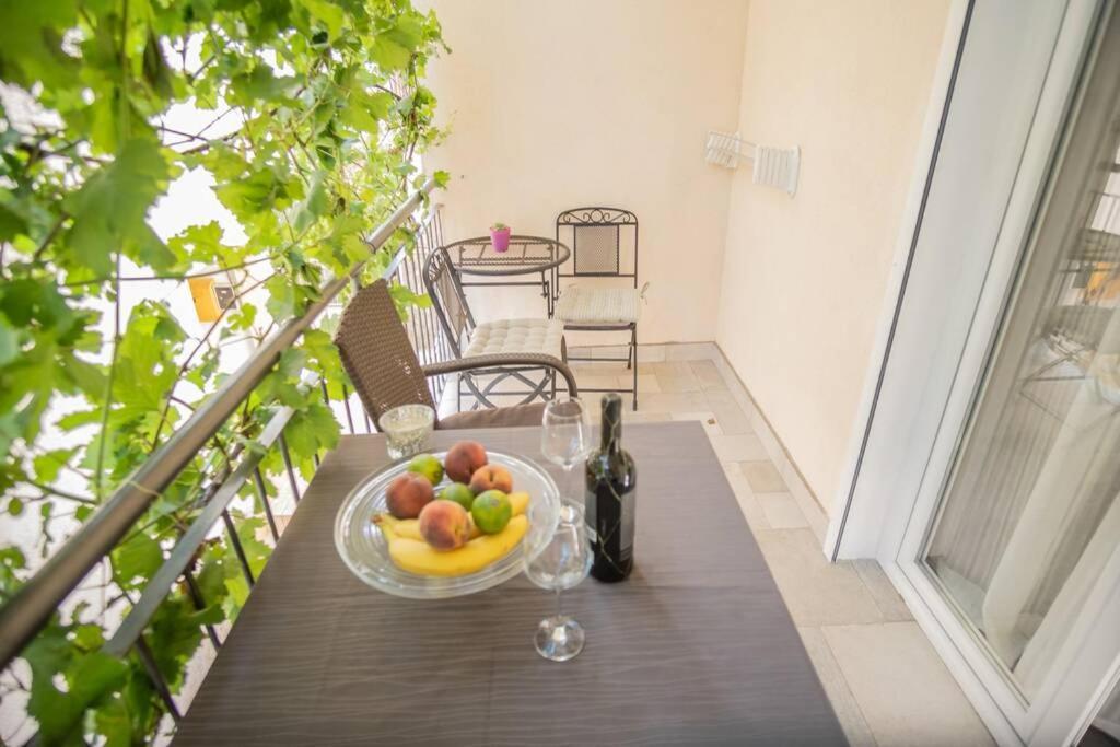 Studio Apartment Purple Sunset - 2+1 Baška Voda Eksteriør billede